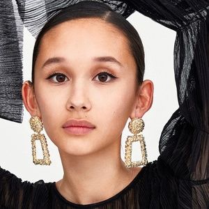ZARA New Geometric Gold Earrings... LAST ONE!!!